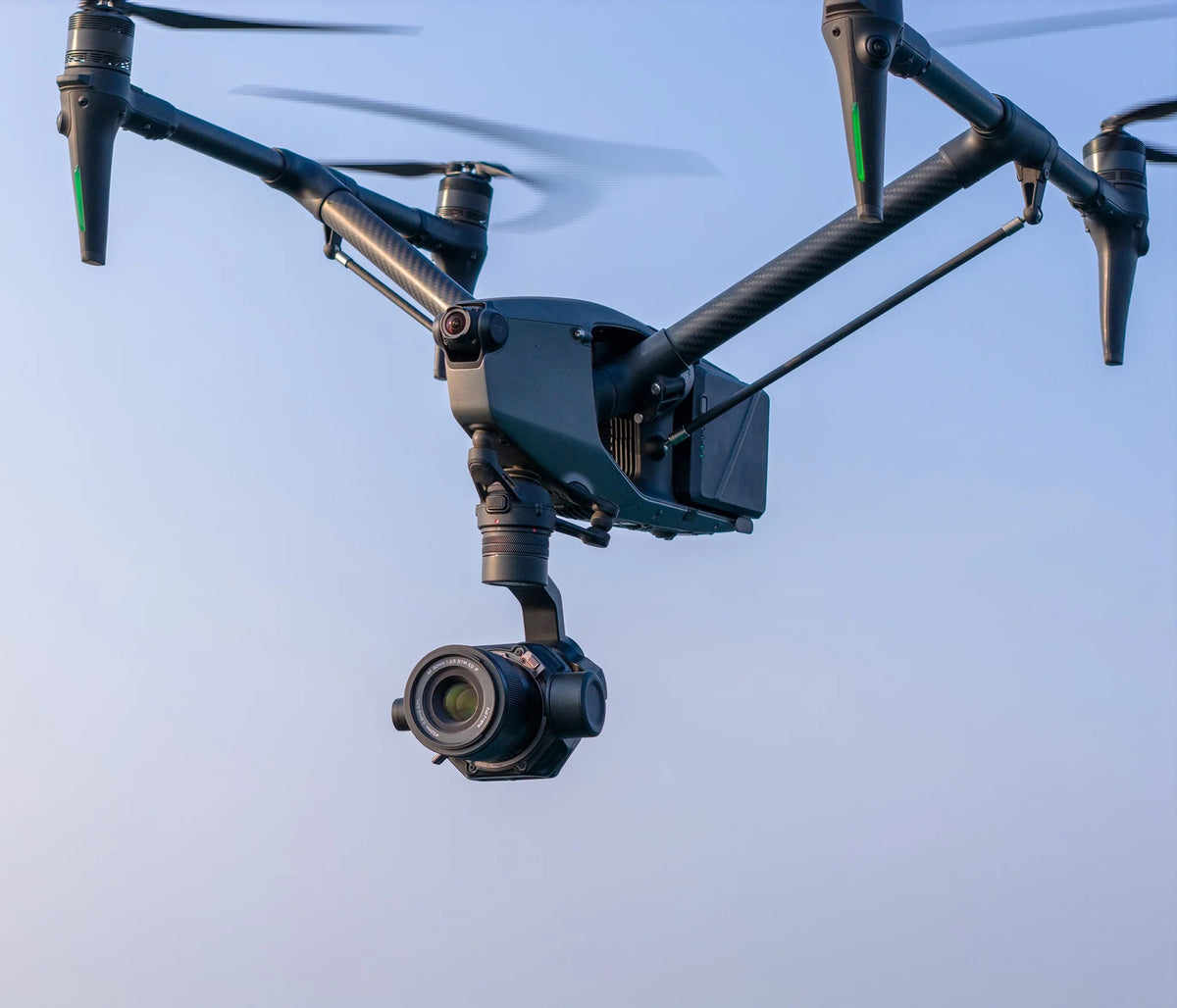 Viltrox AF 90mm F3.5 កែវ​លេន​ Full-Frame DL Mount សម្រាប់ DJI Inspire 3 និង DJI Ronin 4D