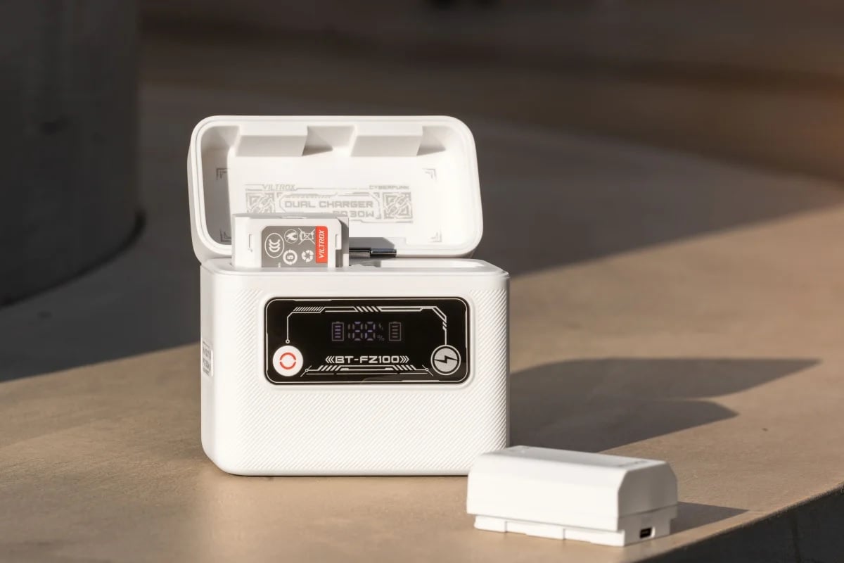 Viltrox BT-FZ100 / BT-W235 / BT-EL15 / BT-E6 camera battery charging box integrates backup charging function